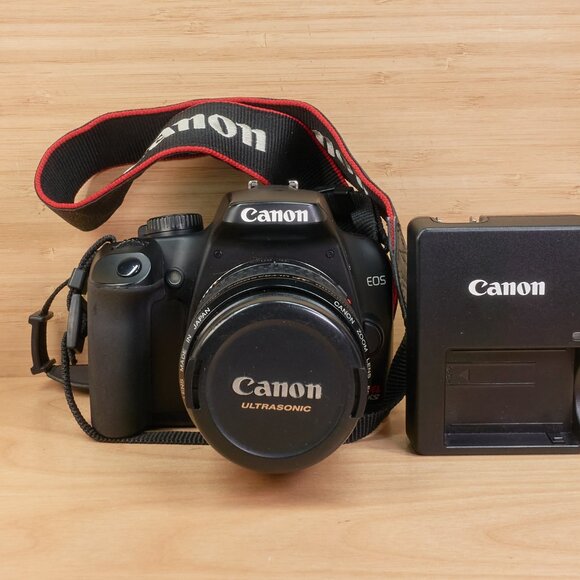 Canon EOS Rebel XS 10.1MP DSLR Camera / Canon EF 35–80mm f/4–5.6 Lens / tested - Picture 2 of 9